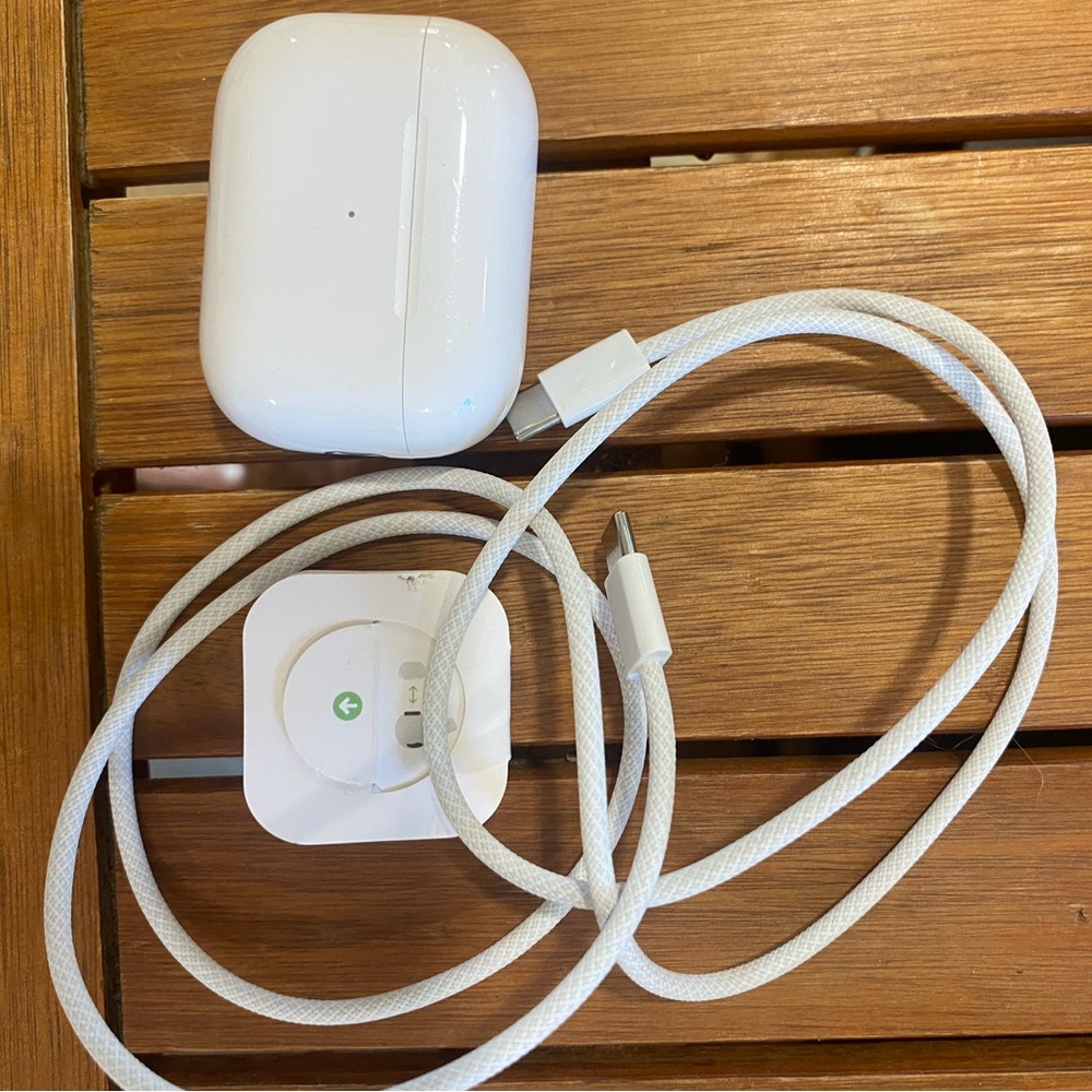 Apple AirPods Pro 2nd generation like new